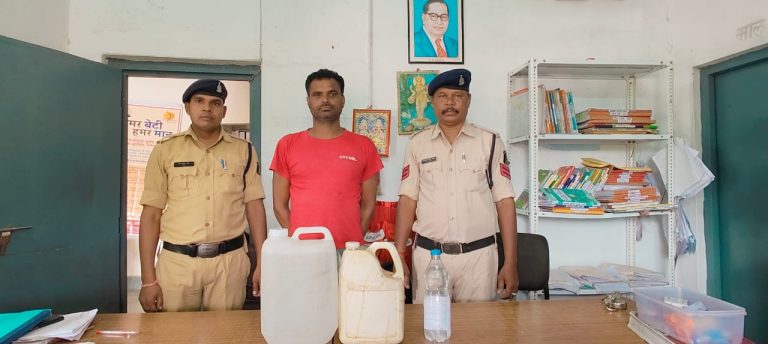 जांजगीर चम्पा पुलिस की संयुक्त कार्यवाही अवैध शराब बिक्री करने वालेअट्ठारह आरोपियों को किया गया गिरफ्तार