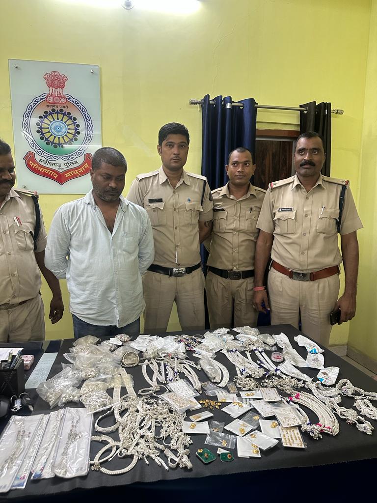 दीपका पुलिस द्वारा वाहन चेकिंग पॉइंट पर 9 किलो ग्राम चाँदी व 50 ग्राम सोने का आभूषण कीमत करीब 10लाख रुपए किया जप्त , कोरबा पुलिस को वाहन चेकिंग पर मिल रही लगातार सफलता ,