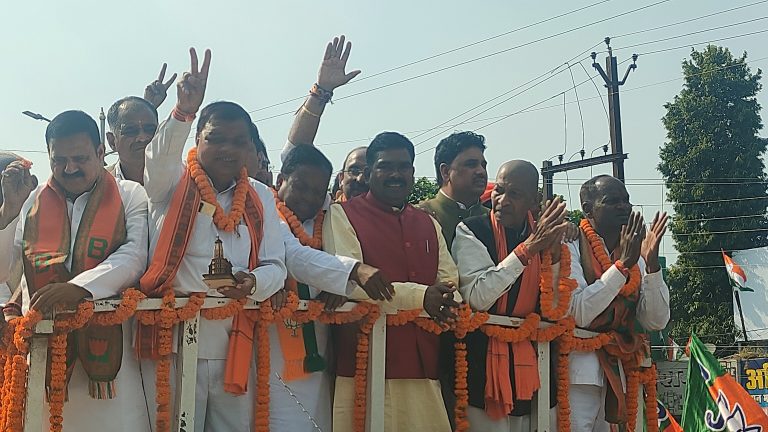 भाजपा के चारों विधानसभा के प्रत्याशियों ने किया नामांकन दाखिल ,रैली के माध्यम से किया शक्तिप्रदर्शन ,300 लोगों ने किया भाजपा प्रवेश