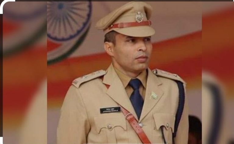 कोरबा एस पी जितेंद्र शुक्ला के चार्ज संभालते ही  सख्त वाहन चेकिंग, अब तक 12 लाख नगद एवं 23 लाख के आभूषण जब्त ,नहीं चलती सिफारिश