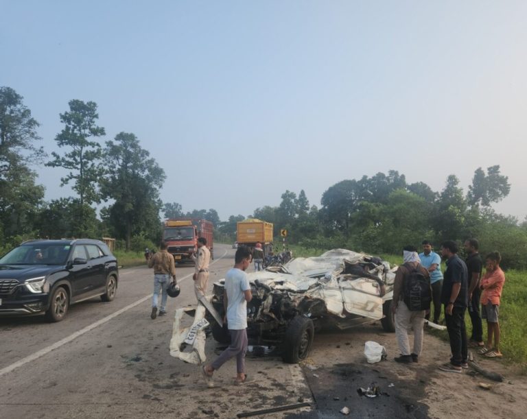 कोरबा जिला में बोलेरो और ट्रेलर की जबरदस्त भिड़ंत ,दो की मौत ,पाली तानाखार पेट्रोल पंप के पास की घटना ,पुलिस मौके पर मौजूद