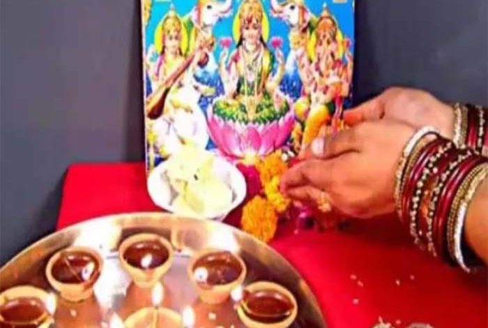 धनतेरस पर सरल विधि से करें मां लक्ष्मी की पूजा