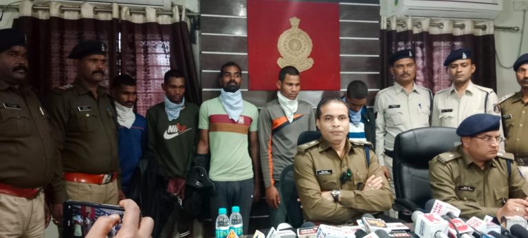 दो माह पूर्व अपहरण की गई युवती का मिला कंकाल,15 लाख मांगी गई थी फिरौती,आरोपी पांचों युवक किए गए गिरफ्तार