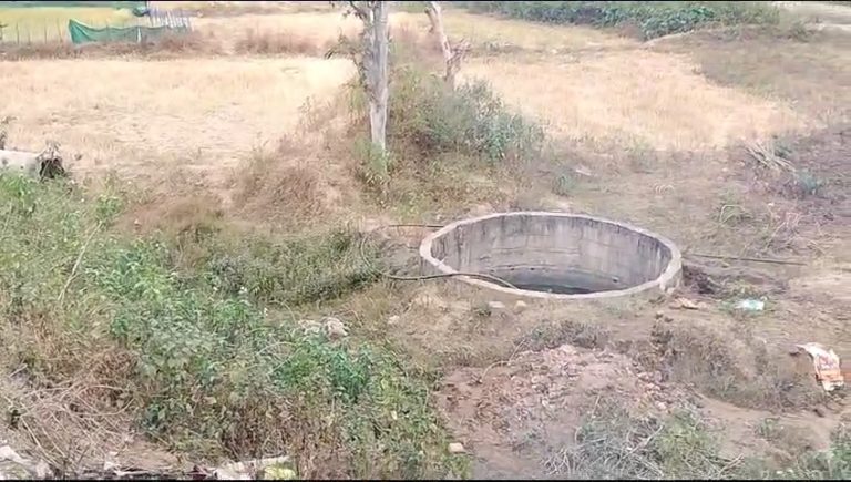बिंझरा के ग्रामीण पीने के पानी के लिए कर रहे जद्दोजहद ,नही मिल रहा स्वच्छ पानी ,नल जल योजना फेल ,ठोड़ी से हो रहा था गांव में पानी की सप्लाई ,