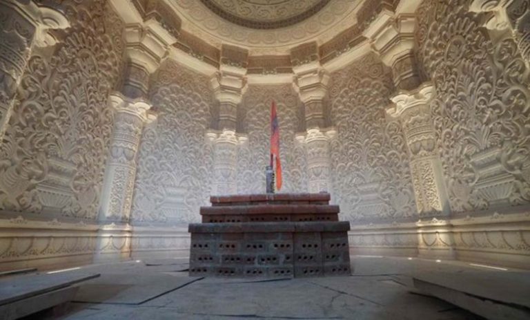 राम मंदिर का उद्घाटन 22 जनवरी को होगा, इससे पहले गर्भ गृह की फोटो आई सामने, देखें यहां