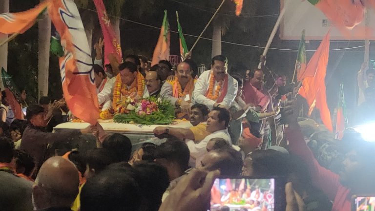 राजस्व मंत्री को  हराकर …प्रचंड वोटों से विजयी- भाजपा प्रत्याशी लखन लाल देवांगन ,शहरवासियों ने किया जमकर स्वागत