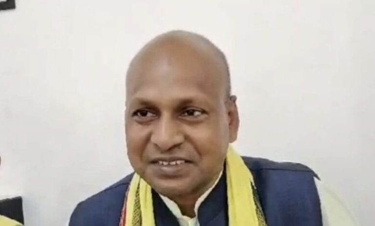 पहली बार विधानसभा पहुंचे गोंगपा विधायक तुलेश्वर ने कहा गांवों में देंगे सडक़, बिजली, पानी और जल-जंगल-जमीन की होगी रक्षा