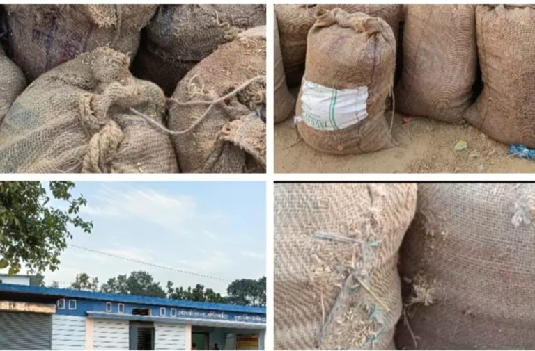तुमान उपार्जन केन्द्र में फटे पुराने बारदानों में हो रही खरीदी, जमीन पर गिर रहा धान, प्रशासन नहीं दे रहा ध्यान