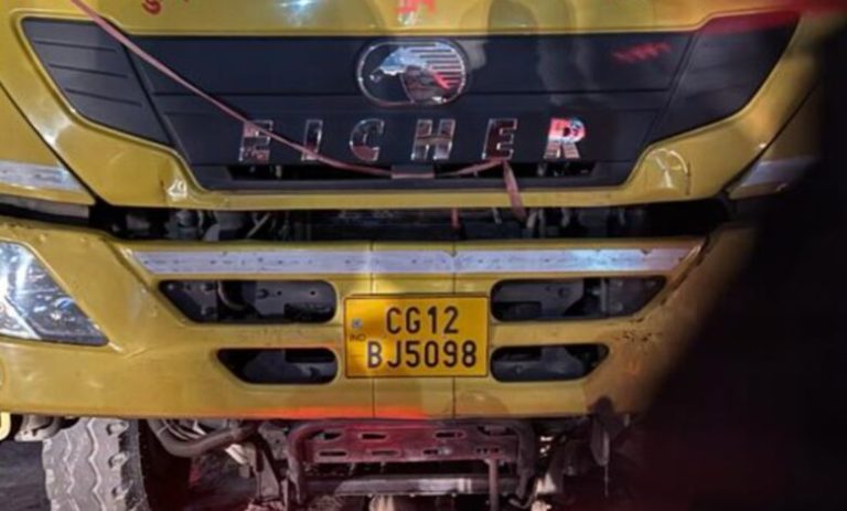 Braking बालको में सड़क हादसा..ट्रेलर की चपेट में आने से बाइक सवार हुआ गंभीर रूप से घायल