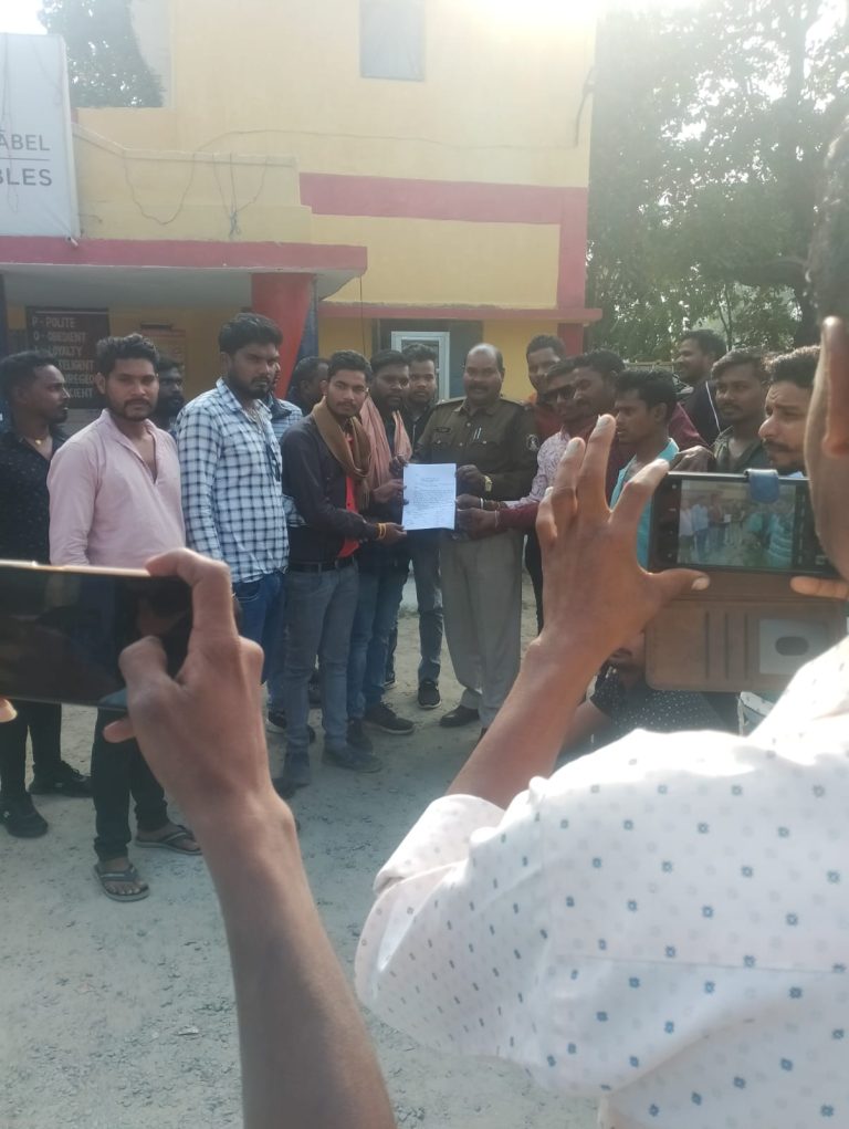 निजी वाहन चालकों की हड़ताल से लोगों को हो रही परेशानी, पेट्रोल पंप में नहीं पहुंचा तेल,चोटिया ड्राइवर संघ ने सौंपा ज्ञापन