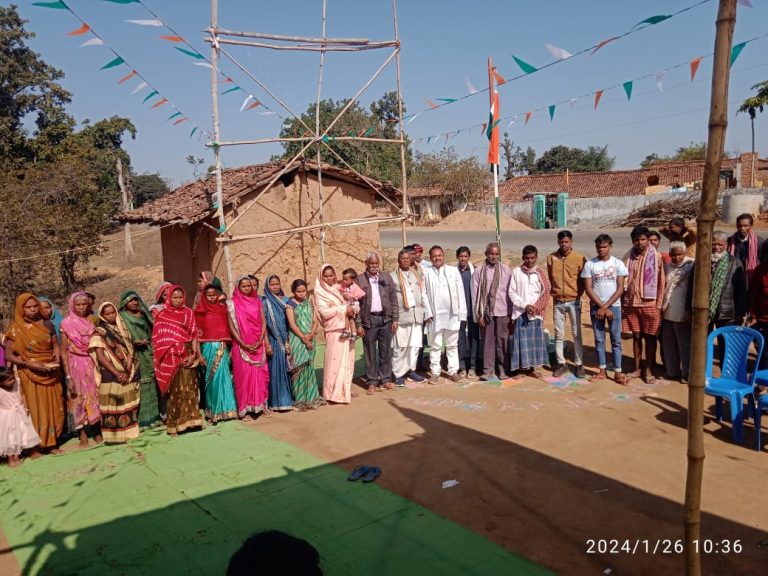 कांग्रेस कार्यालय लैंगा में हर्षोल्लास से मनाया गया गणतंत्र दिवस ,असमेर सिंह पोर्ते ने किया ध्वजारोहण ,