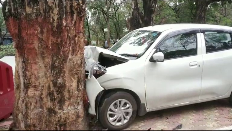 कोरबा ब्रेक :: पेड़ से कार की हुई टक्कर ,इलाज के दौरान डॉक्टर की मौत