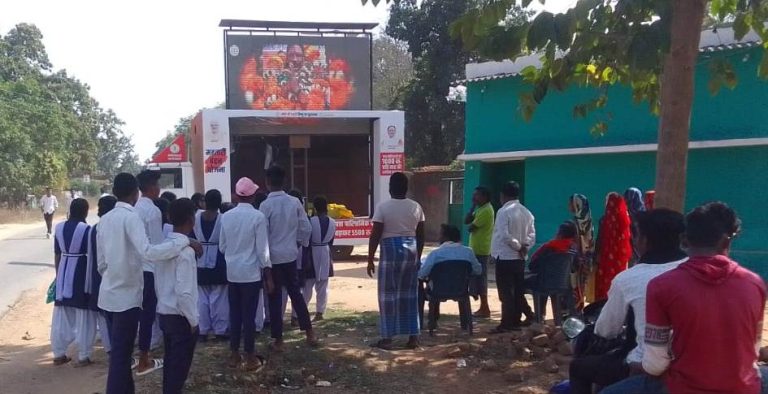 कोरबा : एलईडी वाहन के माध्यम से जन जन तक शासन की योजनाओं की पहुँच रही जानकारी