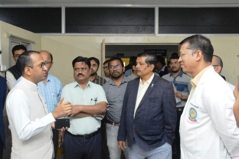 कोरबा : ​​​​​​​मेडिकल कॉलेज सह जिला चिकित्सालय का कलेक्टर ने किया निरीक्षण