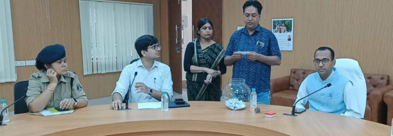 अयोध्या में रामलला दर्शन के लिए श्रद्धालुओं की निकाली गई पर्ची,,146 यात्रियों का किया गया चयन