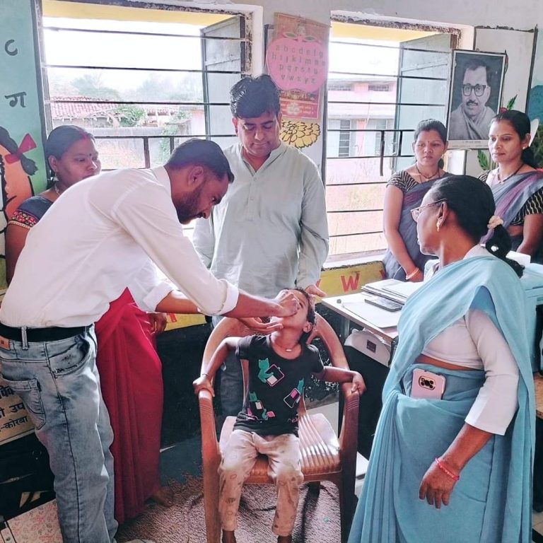 बच्चों को आज दी जा रही पोलियो की खुराक