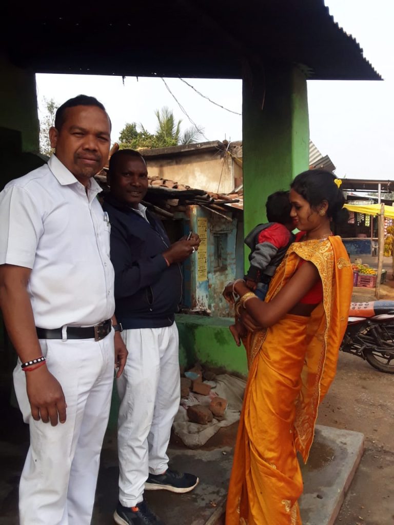 बस स्टैंड पसान पर बच्चों को पिलाई गई पोलियो की खुराक ,