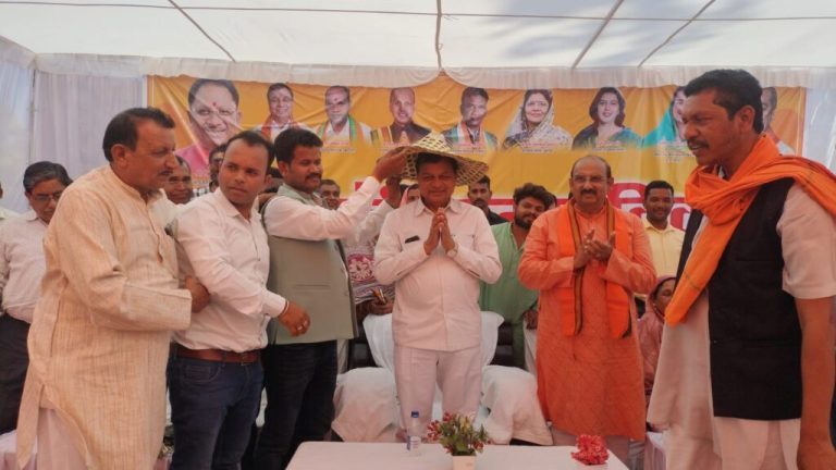 मुख्यमंत्री कन्या विवाह :  247 निर्धन जोड़े,मंत्री  बंधे परिणय सूत्र में.. शासन द्वारा लाभान्वित जोड़ों को प्रोत्साहन राशि के अलावा गृहस्थी का दिया गया सामान.