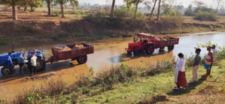 अवैध रेत उत्खनन पर प्रशासन ने की कार्यवाही, 10 ट्रैक्टर किया गया जब्त