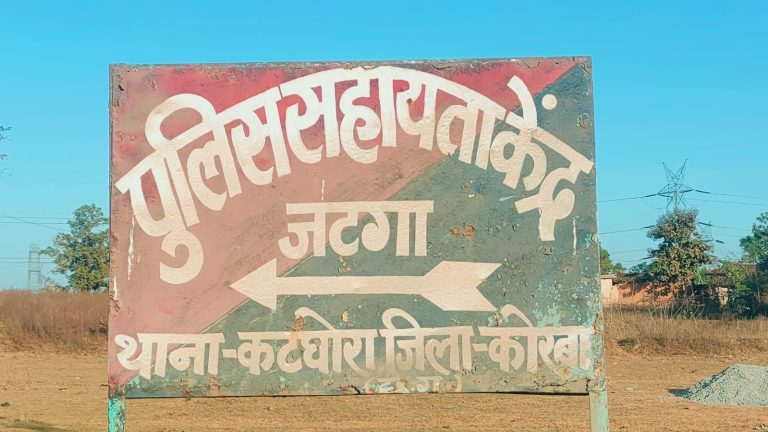 माँ दो बेटों के साथ मिलकर की सेंधमारी ,मुर्गा पार्टी ने पहुँचाया हवालात