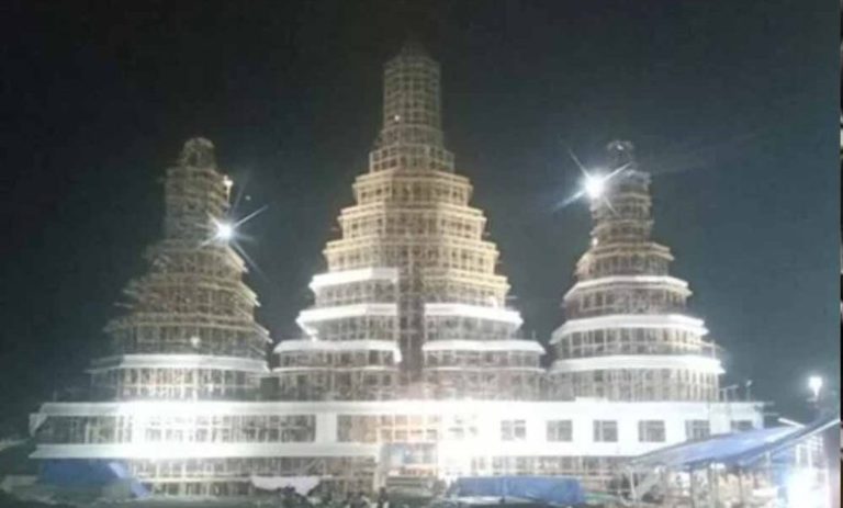 जांजगीर में थाईलैंड के प्रसिद्ध अरुण देव मंदिर की तरह 160 फीट ऊंचा भव्य पंडाल तैयार