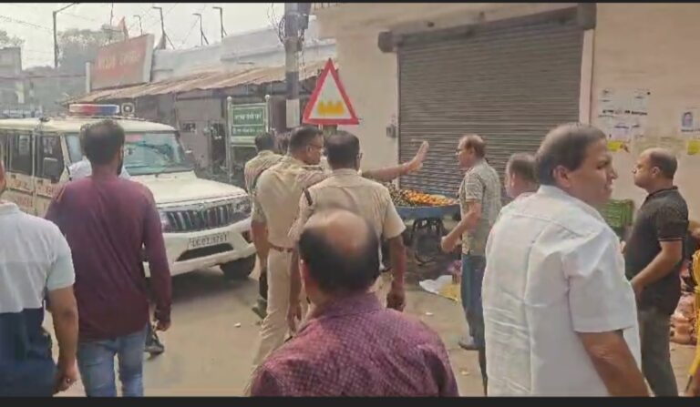 कोरबा /व्यापारियों ने गुंडे की  जमकर की खातेदारी पुलिस को बचाकर ले जाना पड़ा थाना