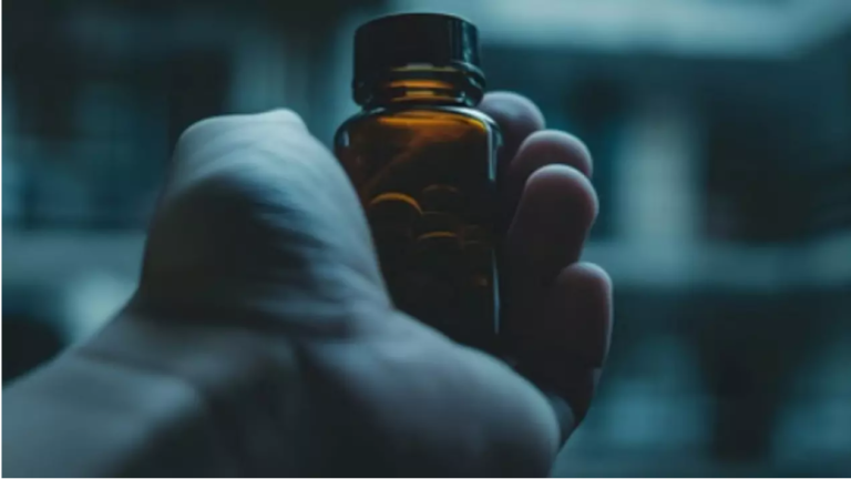 “यदि सच्चा प्यार करता है तो जहर खा लो”—माँ-बाप की अजीब शर्त पर प्रेमी ने ingest कर ली विषाक्त दवा, उसकी मृत्यु