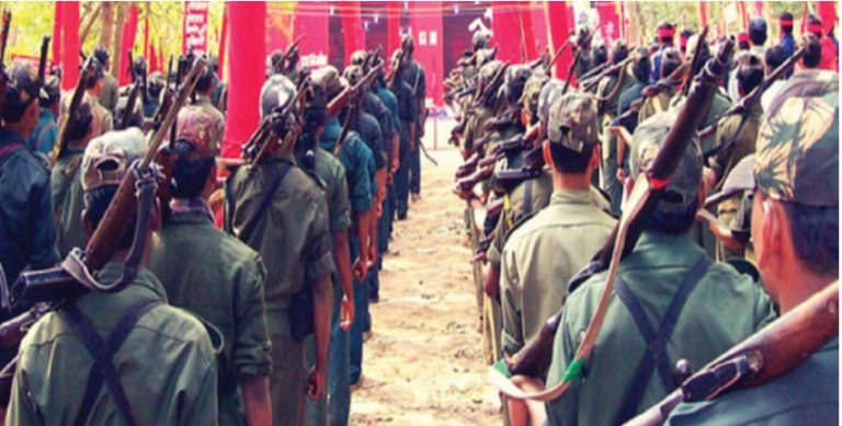 CG: टॉप माओवादी लीडर राजू सलाम समेत 100 से ज्यादा नक्सलियों ने किया सरेंडर! बीएसएफ कैंप में डाले हथियार