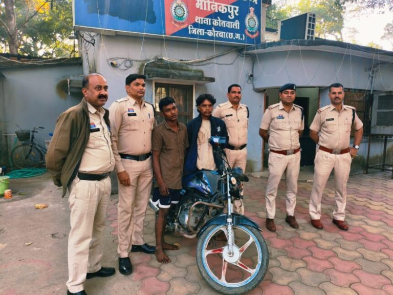 पुलिस ने त्वरित कार्यवाही करते हुए मोबाइल लूट और बाइक चोरी के तीन मामले सुलझाए-तीन कथित आरोपी गिरफ्तार