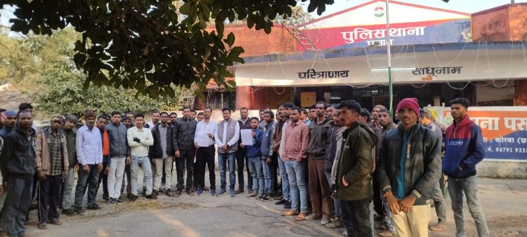 जे एम एस कंपनी के सुपरवाइजर  फ़ैज़ल ख़ान पर मजदूरों को गाली-गलौज और धमकाने का आरोप, आक्रोशित मजदूर थाने पहुँचे – कार्यवाही की मांग