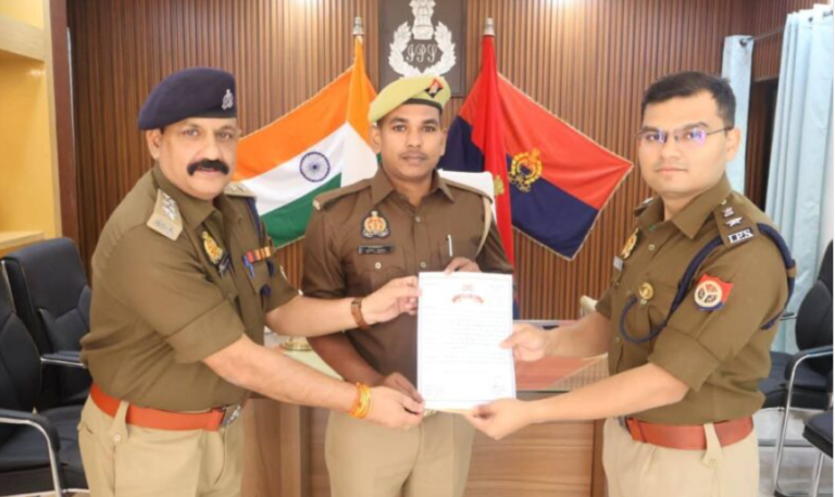 चोपन थाना के आरक्षी सुनील रावत ने साइबर ठगी से 10 लाख रुपये वापस दिलाकर “कॉप ऑफ द मंथ” का सम्मान हासिल किया।