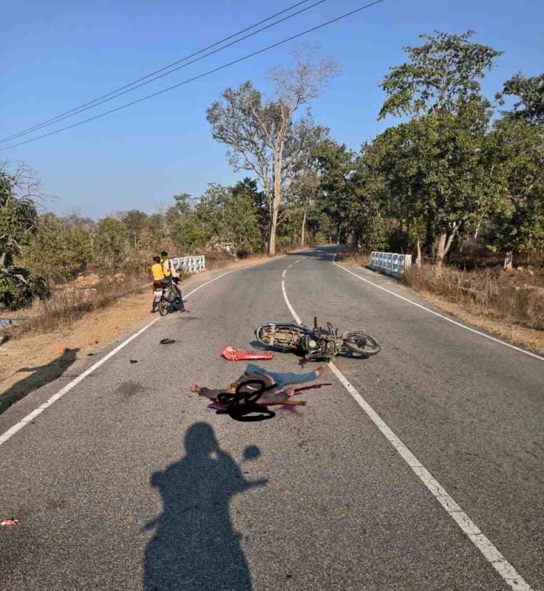 ब्रेकिंग न्यूज़ // सड़क हादसे में बाइक सवार युवक की दर्दनाक मौत, पुलिस जांच में जुटी