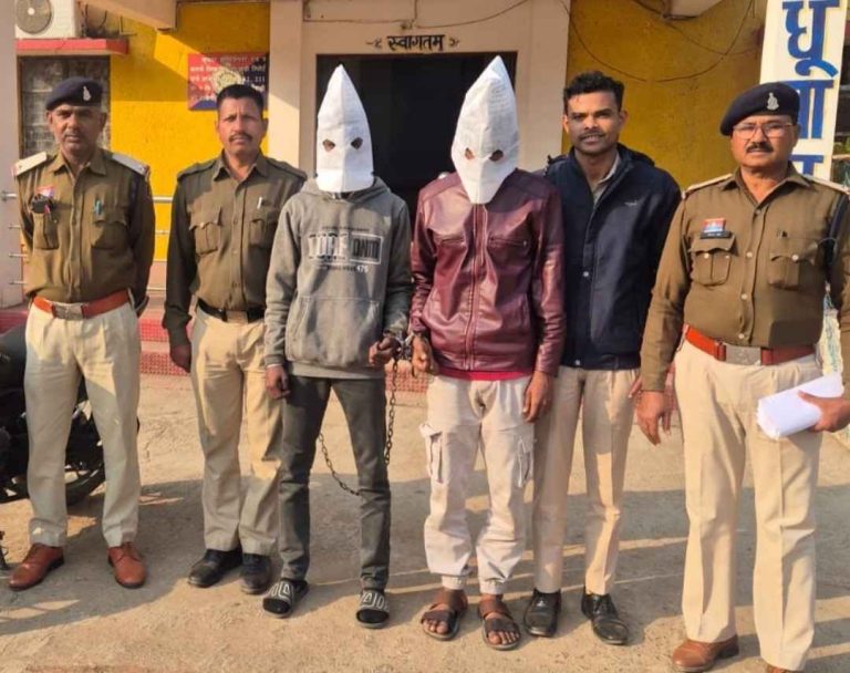 कोरबा में लूट और नकबजनी का खुलासा: पुलिस ने 2 आरोपियों को दबोचा, बाइक और चाकू जब्त