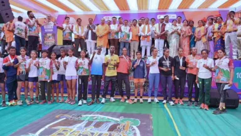 जहां कभी पसरा रहता था डर, वहां साथ-साथ दौड़ रहे पुलिस और पुनर्वासित माओवादी