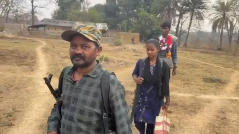 सुकमा में माओवाद का अंत, 25 लाख रुपये के इनामी पापाराव समेत 17 माओवादियों ने किया आत्मसमर्पण