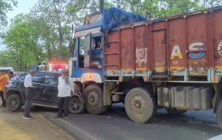 भीषण सड़क हादसा: कुसमुंडा में पसरा मातम, एक ही परिवार के तीन सदस्यों की दर्दनाक मौत