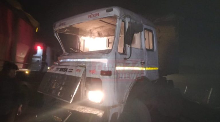 कोरबा में दो ट्रेलर की भीषण टक्कर, वाहन में फंसा चालक, हालत गंभीर