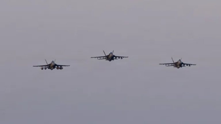 फाइटर जेट क्रैश के बाद पायलट कैसे बचाते हैं अपनी जान? जानिए दुश्मन इलाके में जिंदा रहने की पूरी रणनीति