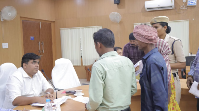 कोरबा में पटवारी सस्पेंड: खसरा रकबे में बड़ी हेराफेरी, रिकॉर्ड से छेड़छाड़ पर कार्रवाई; प्रशासन सख्त