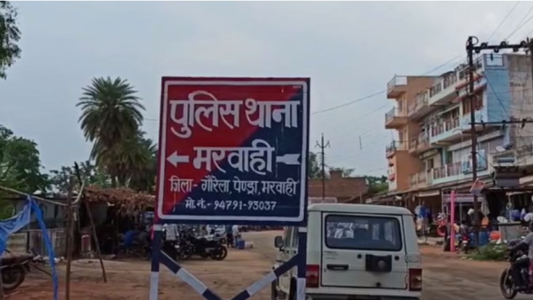 छत में सो रही महिला से दुष्कर्म का प्रयास, पड़ोसियों ने की ये गंदी हरकत, फरार आरोपियों की तलाश में पुलिस