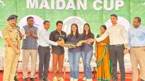 सचिन तेंदुलकर दंतेवाड़ा के छिंदनार गांव में खेल क्रांति की शुरुआत करते हुए